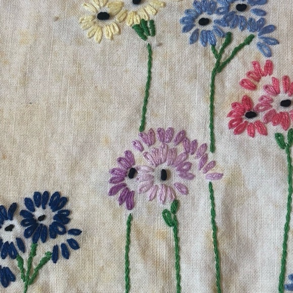 Vintage Hand Embroidered Dresser or Chest of Drawers Scarf - Picture 7 of 11